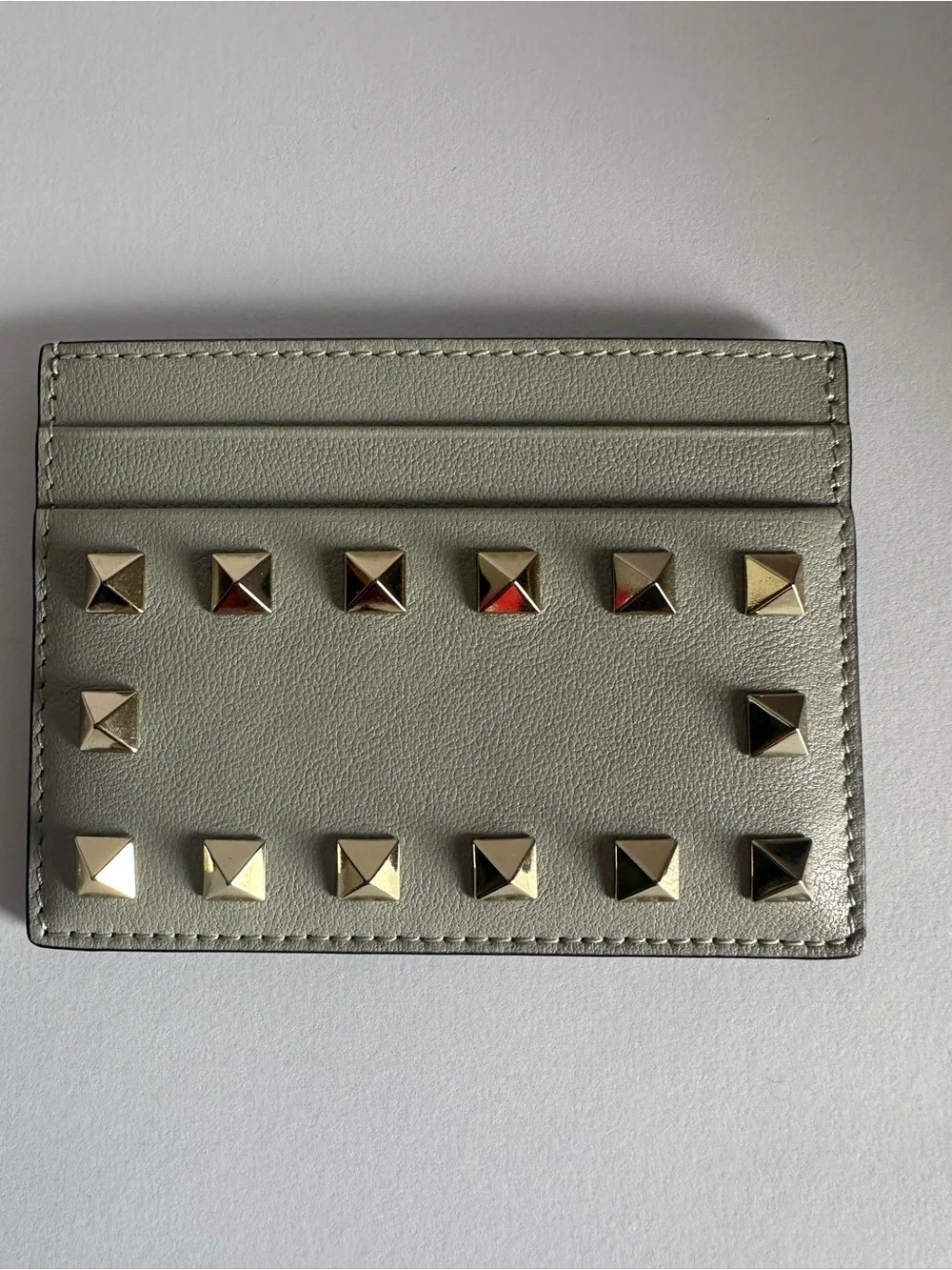 NWT Valentino Garavani Rockstud Light Grey Leather Card Holder Full Set